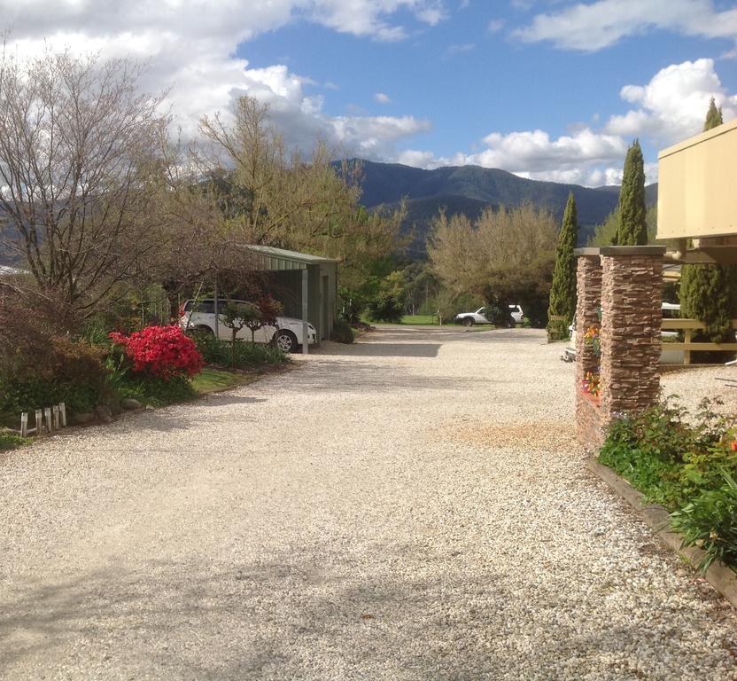 Bogong Moth Motel Маунт Бюти Екстериор снимка